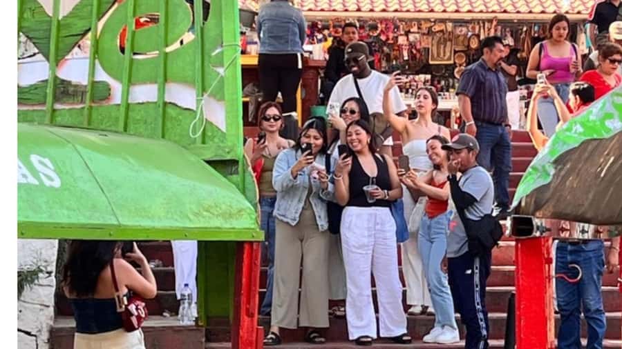 Music and Tequila in Xochimilco visits Coyoacán and CU - Tequila tasting and food on the water