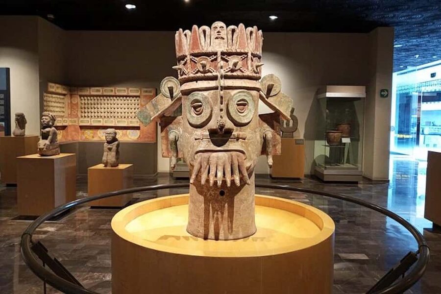 National Museum of Anthropology: a journey into Mexico's past - English lang. - Pakal’s tomb replica and the Maya connection
