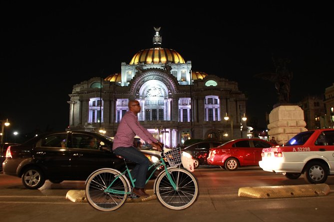 Neon Bike Party - Private Bike Tour - Alameda Central: a slower pause in the middle of the ride