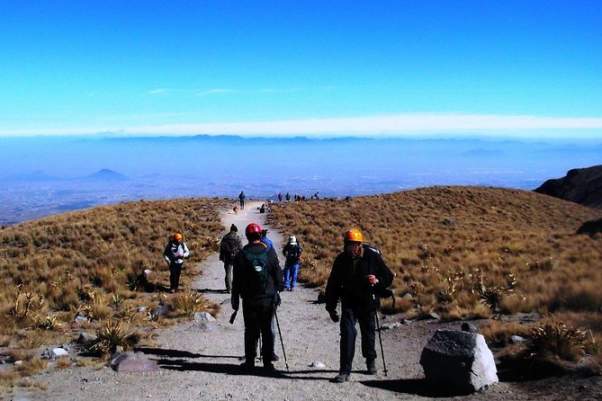 Nevado de Toluca (Walk through the lagoons of the Sun and the Moon) - Reaching the crater rim