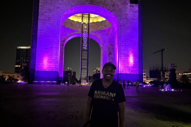Night tour + tacos in Mexico City fully illuminated! - Language and guiding style