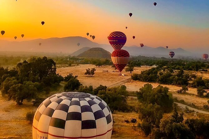 Private Balloon and Teotihuacán Experience - A dawn flight over Teotihuacán