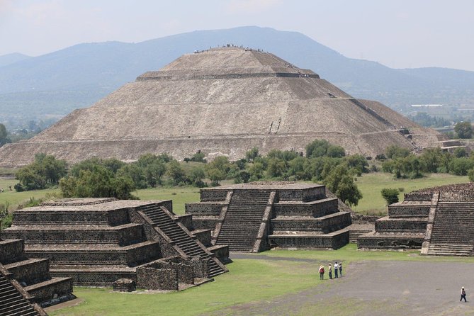 Private from Mexico City: Pyramids of Teotihuacan & Basilica of Guadalupe - What the private guide adds
