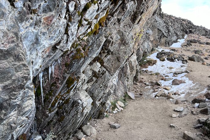 Private Hike next to volcano at 14800 ft. from Mexico city - The rough road to La Joya