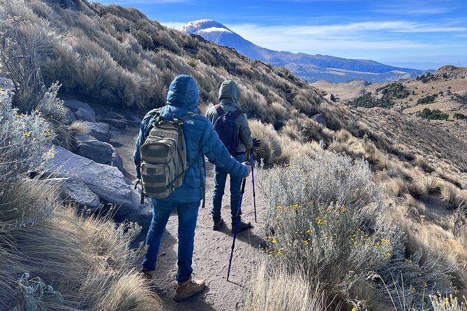 Private Hike next to volcano at 14800 ft. from Mexico city - Four hours on the upper mountain