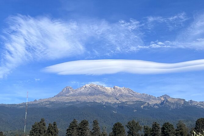 Private Hike next to volcano at 14800 ft. from Mexico city - Paso de Cortés at 3,700 meters