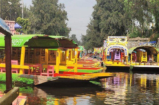 Private/Shared Tour Xochimilco Coyoacán optional Frida Kahlo - What the one-hour trajinera ride includes