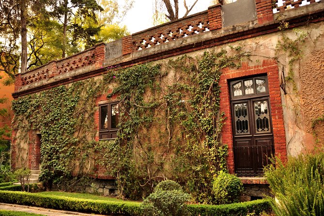 Private tour Antropology Museum Frida Khalo museum and Leon Trotskyi museum - Why these three museums work together