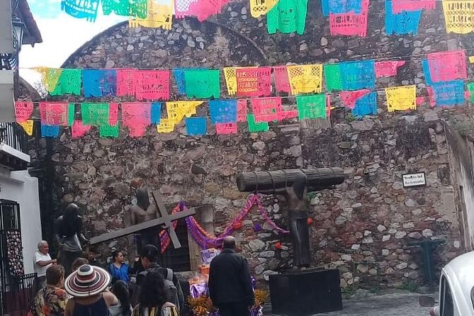 PRIVATE TOUR Colonial Town Taxco and Cuernavaca from CDMX. - Plaza Borda leaves room for shopping and people-watching