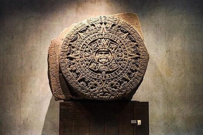 PRIVATE Tour Downtown & Anthropology Museum & Chapultepec Castle - Reforma and the golden Angel of Independence