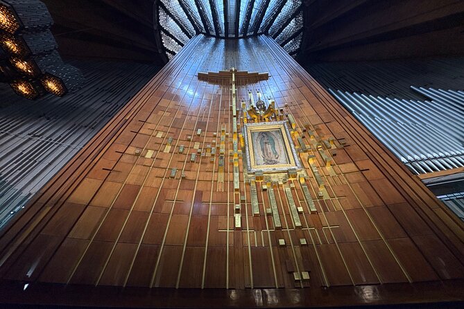 Private Tour in Our Lady of Guadalupe Basilica - Prayer, candles, Mass, and blessings
