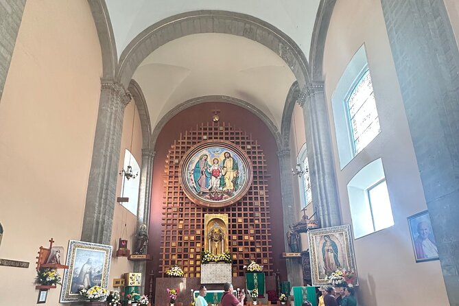 Private tour of the basilica of Guadalupe with Guadalupano museum - Gardens, Christ the King, and La Ofrenda