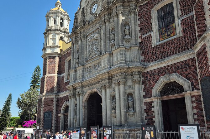 Private Tour Pyramids of Teotihuacán and Guadalupe Basilica up to 4 people - What a private guide changes