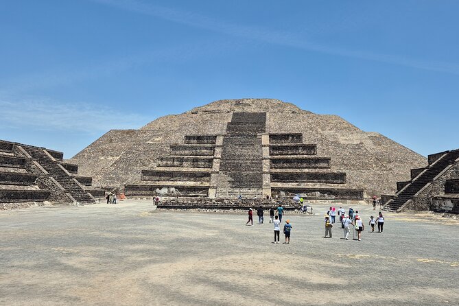 Private Tour Pyramids of Teotihuacán and Guadalupe Basilica up to 4 people - Transport, pickup, and the day’s practical rhythm