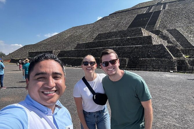 Private Tour: Teotihuacán/Basílica de Guadalupe Hotel Pick Up - The early ride from Mexico City