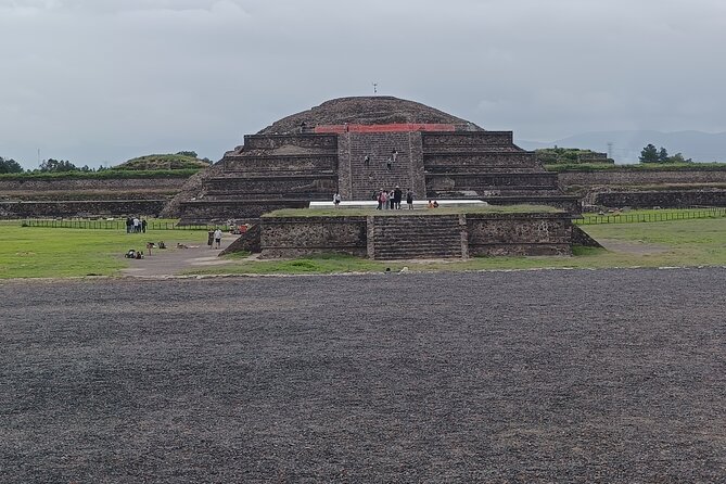 Private Tour, Teotihuacan, Basilica of Guadalupe. - A different mood at the Basilica of Guadalupe