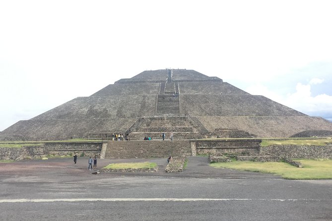 Private Tour Teotihuacan Pyramids & Basilica of Guadalupe - A long day that connects Mexico City’s major sights