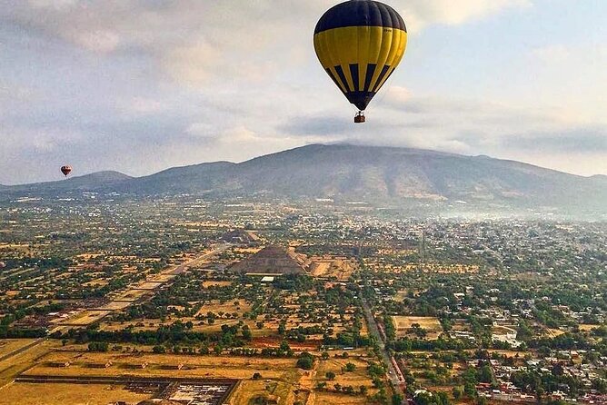 Private Tour: Teotihuacan Pyramids Hot Air Balloon Ride - One hour above the Teotihuacan pyramids
