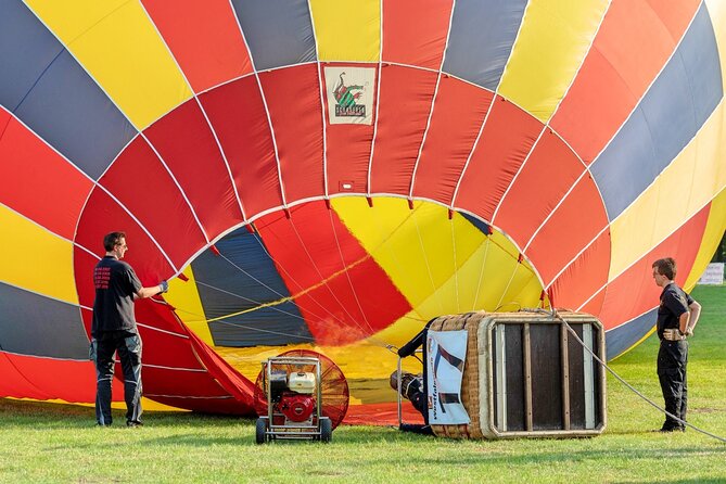 Private Tour: Teotihuacan Pyramids Hot Air Balloon Ride - Returning to base for wine and a flight certificate