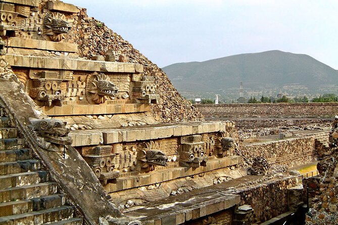 Private Tour Teotihuacan Tequila&quesadilla - Seeing the pyramids of the Sun and Moon