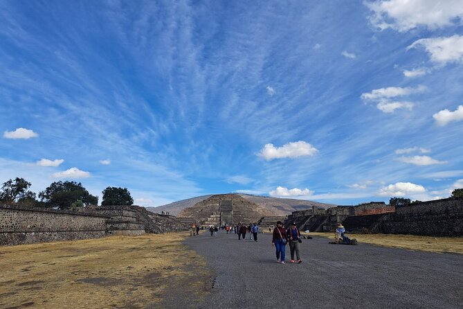 Private Tour through Secrets of Teotihuacan from CDMX - Lunch is separate, but the help can continue