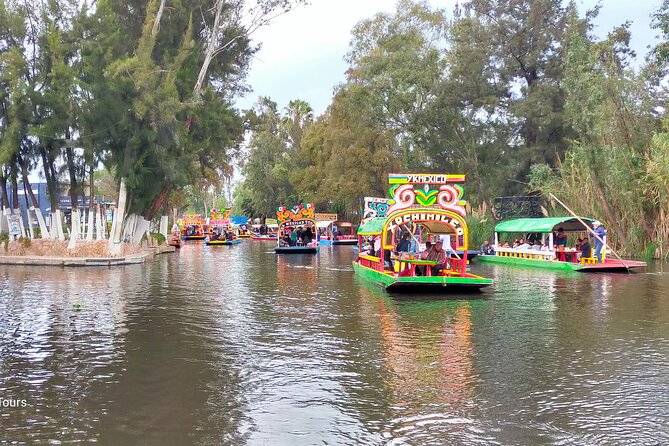 Private Tour to Coyoacán & Xochimilco. - Riding a trajinera through Nativitas