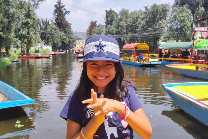 Private tour to the spooky Island of the Dolls in Xochimilco - A relaxed boat ride, with one timing tradeoff