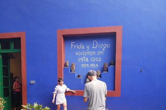 Private Tour: Xochimilco, Coyoacan and Frida Kahlo Museum - Xochimilco by trajinera