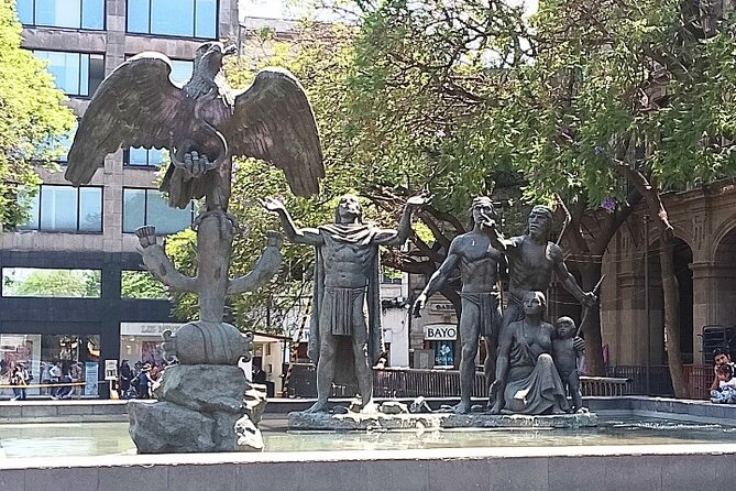 Private walk CDMX Historic Center + Museums + Tacos + Metro - Colonial design at the House of Tiles