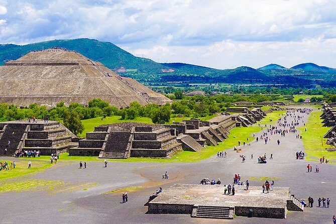 Pyramids of Teotihuacán and Basilica of Guadalupe - Teotihuacan is the main event