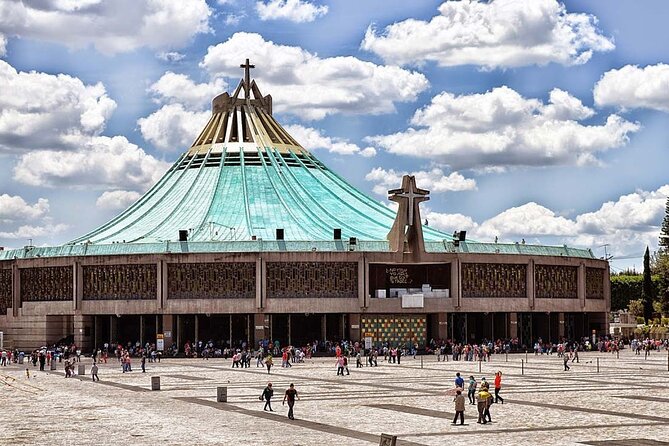 Pyramids of Teotihuacán and Basilica of Guadalupe - How to make the five hours work well