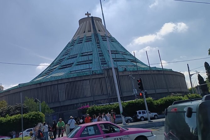 Pyramids of Teotihuacan and Basilica of Guadalupe / Small Groups - Reliability deserves attention
