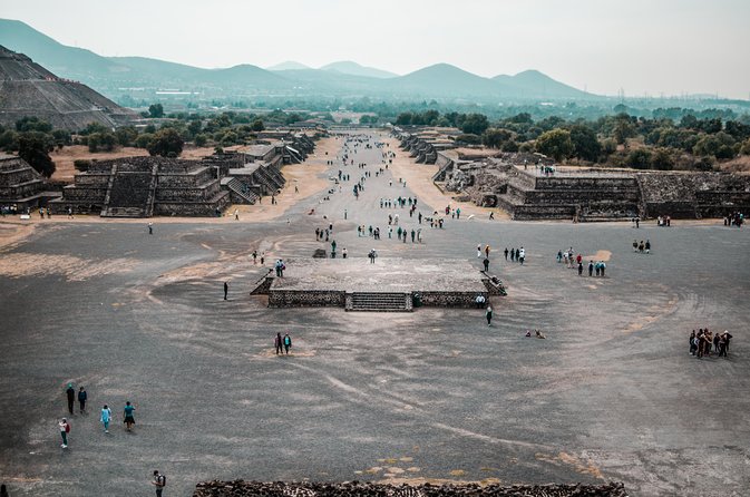 Pyramids of Teotihuacan, Guadalupe Shrine & Tlatelolco Tour - Guides, languages, and the value of explanation