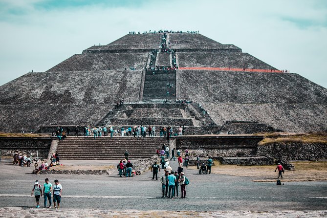 Pyramids of Teotihuacan, Guadalupe Shrine & Tlatelolco Tour - Pickup, vehicles, and the real rhythm of the day
