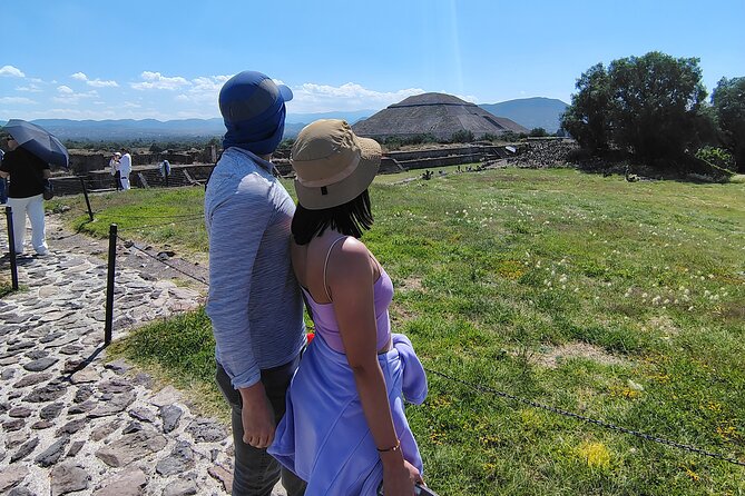 Pyramids of Teotihuacan without traps for tourists morning or afternoon - Group size and transport comfort