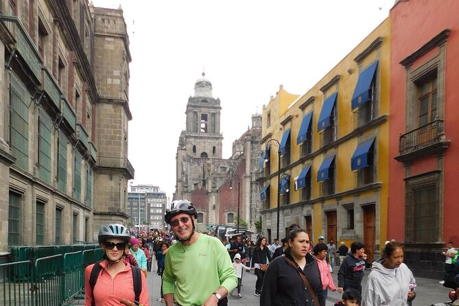 Ride Mexico City Historic Center, highlights w/ taco stop - Paseo de la Reforma and its broad city view