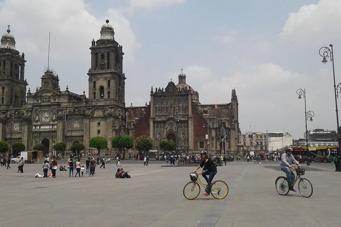 Ride Mexico City Historic Center, highlights w/ taco stop - The Revolution Monument and the ride back