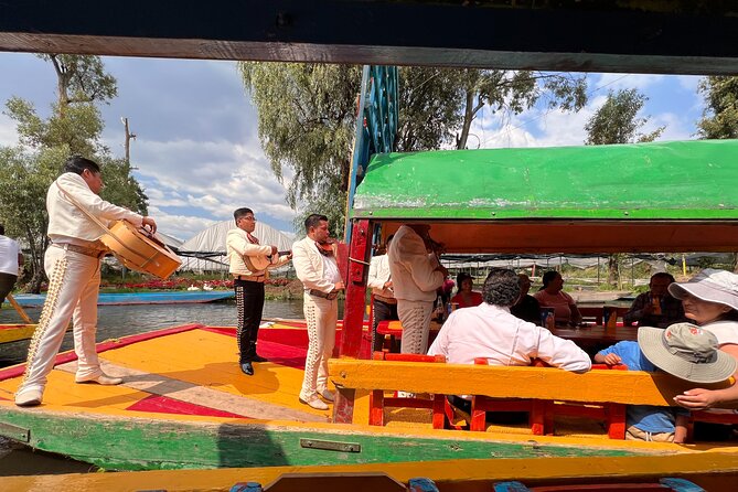 Riding Boats +Warm Mex Food+ Frida Kahlo's neighborhood (private) - What the private guide adds