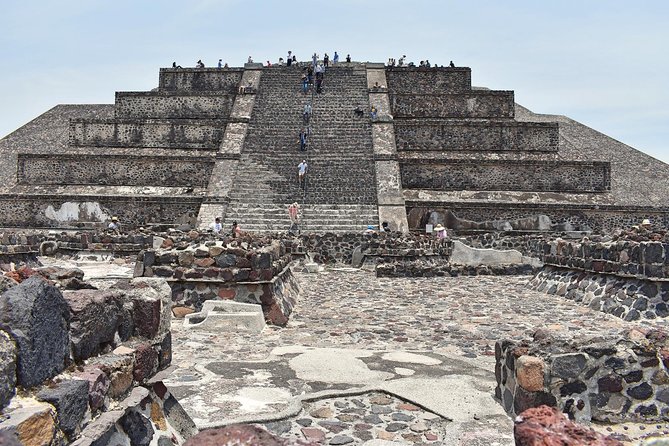 Small Group: Teotihuacan Pyramids and Shrine of Guadalupe from Mexico City - Plaza de las Tres Culturas in 20 minutes
