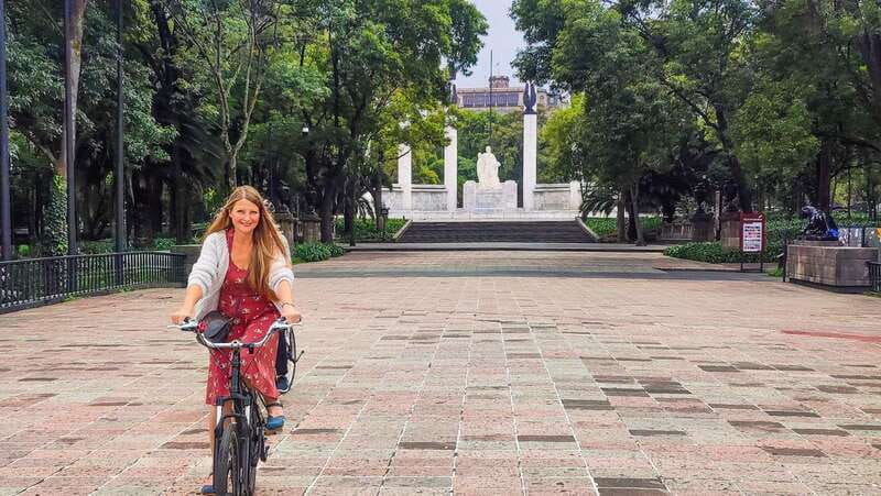 🟢Street Food Bike Tour Mexico City🟢 - Chapultepec Park and the castle view