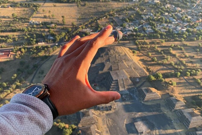 Sunrise HotAir Balloon Adventure Over Teotihuacan's Pyramids - The VR360 introduction with Sergio Gomez Chavez