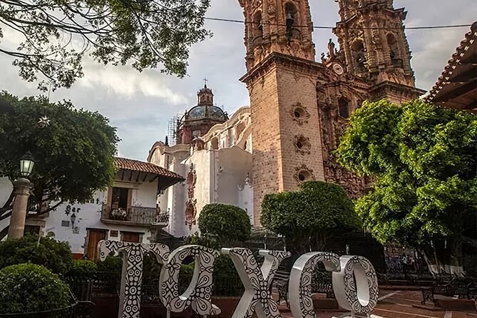 Taxco and Cuernavaca Tour from CDMX - Taxco’s white streets and Santa Prisca Church