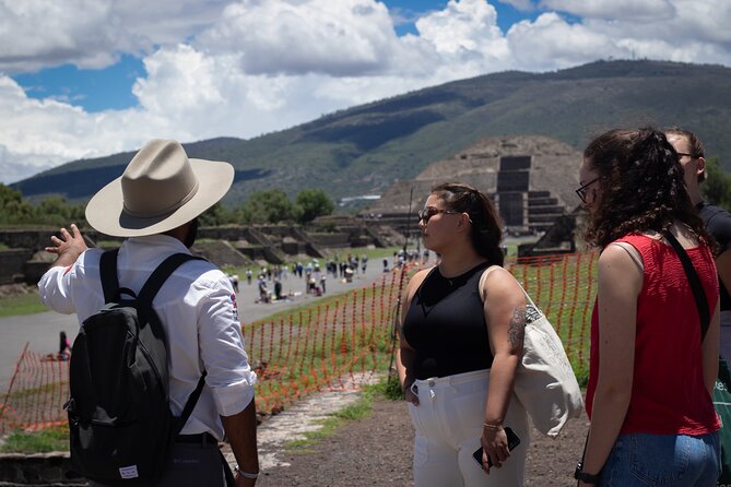 Teotihuacán 3 Pyramids Tour with Cave Breakfast + Transportation - The drive from Mexico City