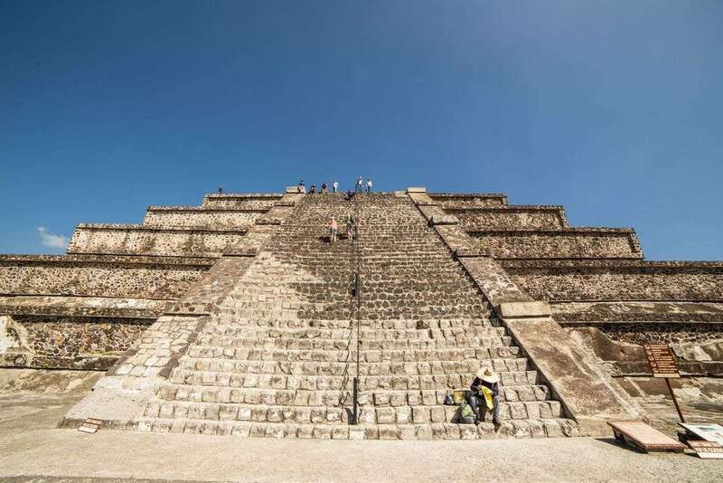 Teotihuacan Adventure: Private Tour & Lunch from Mexico City - Meeting at the House of Tiles