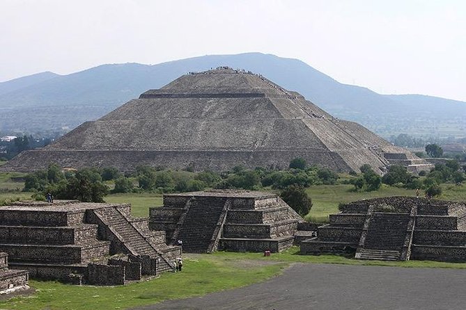 Teotihuacan and Basilica of Guadalupe with mezcal, tequila & handcrafts - Mezcal, tequila, pulque, and the craft-shop stop