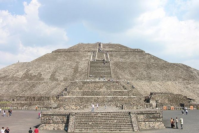 Teotihuacan and Basilica of Guadalupe with mezcal, tequila & handcrafts - Guides, languages, and group size