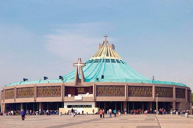 Teotihuacan and Basilica of Guadalupe with mezcal, tequila & handcrafts - The Basilica of Guadalupe and the religious heart of the day