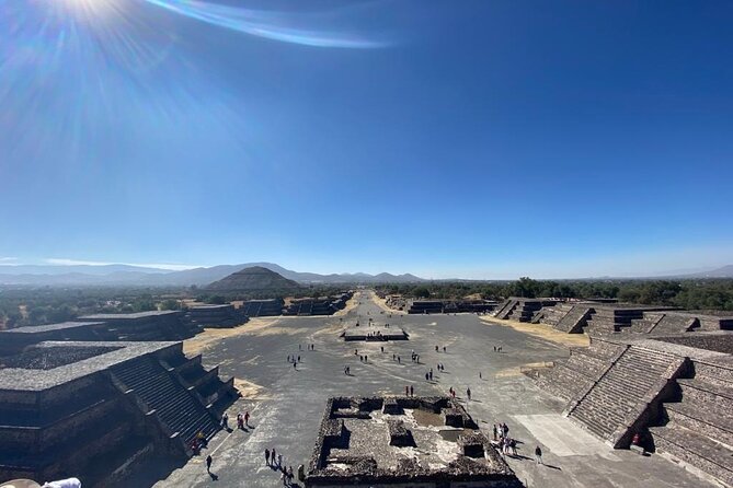 Teotihuacan Archaeology Tours - The Avenue of the Dead gives you the city’s scale