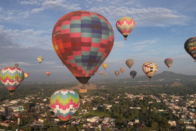 Teotihuacan Balloon Experience with Transportation and Breakfast - The balloon flight over the Pyramids of the Sun and Moon