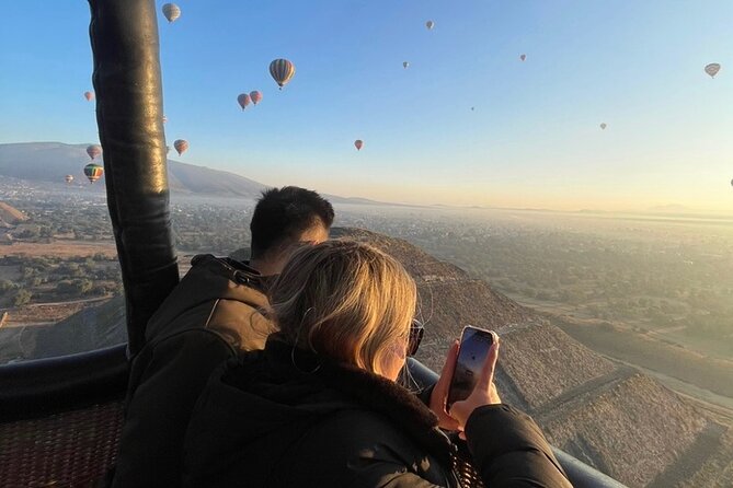 Teotihuacan balloon flight with cave breakfast and CDMX pickup - A pre-dawn start for Teotihuacan’s balloon port
